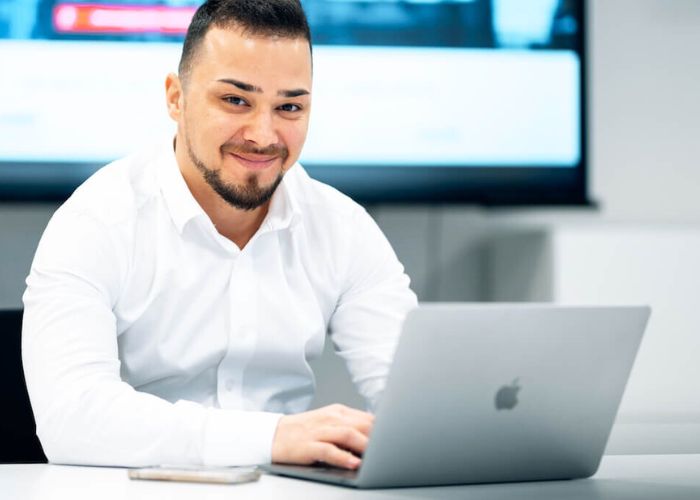 Recruiting in den sozialen Medien, Deniz Akpinar im Interview