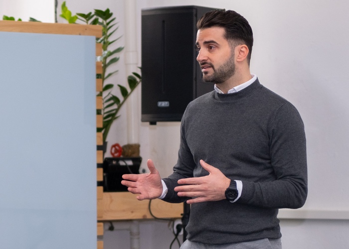 Ausländische Fachkräfte - Netzwerke für den Recruiting-Erfolg - Interview mit Dimitrios Kalaitzidis